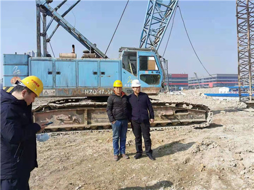 中鐵城建集團公司 第二工程有限公司 貴陽綜合保稅區標準廠房一期10000kN、m 強夯施工現場。